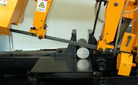 汉南数控带锯床自动送料精度会出现偏差吗？